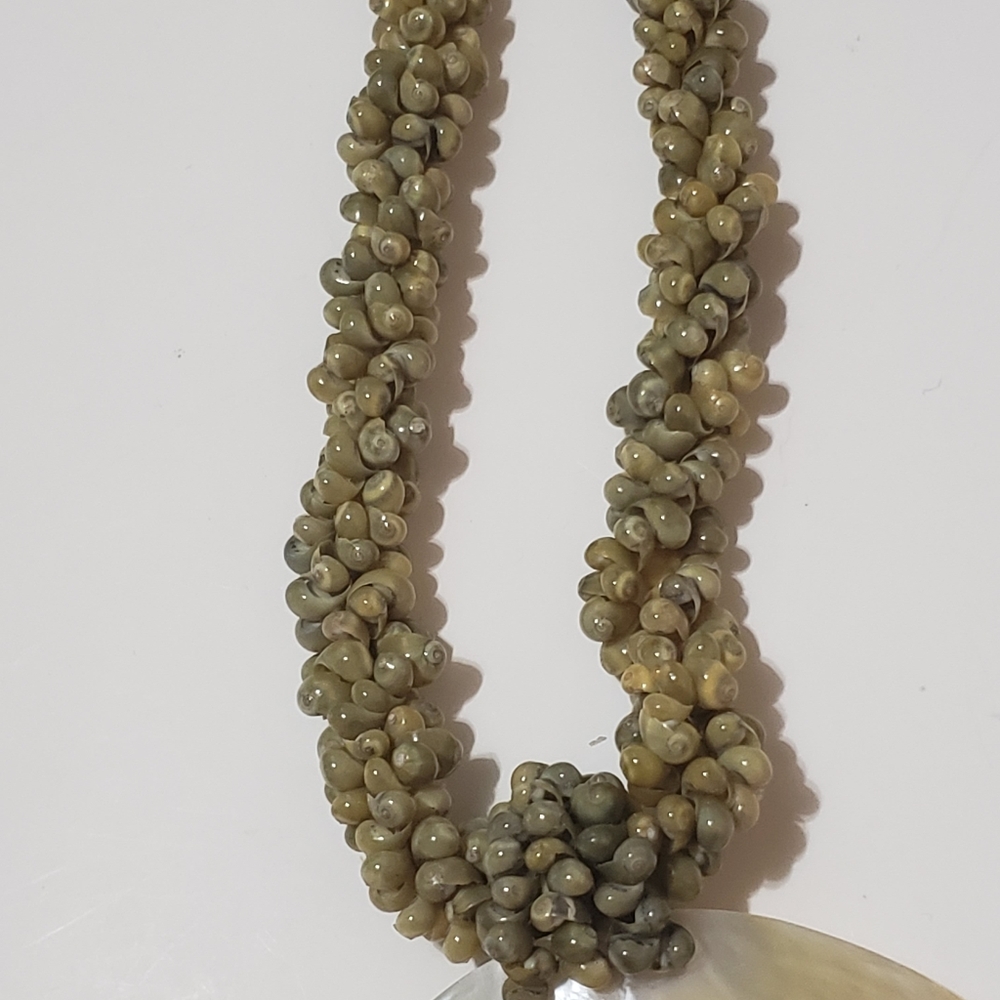 Shell Necklace - Picture 3 of 5